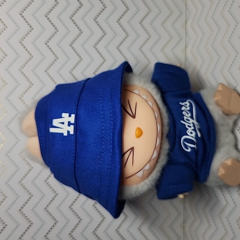 Brand New Labubu  Mini Plus Clothes  With Hat Accessorie
